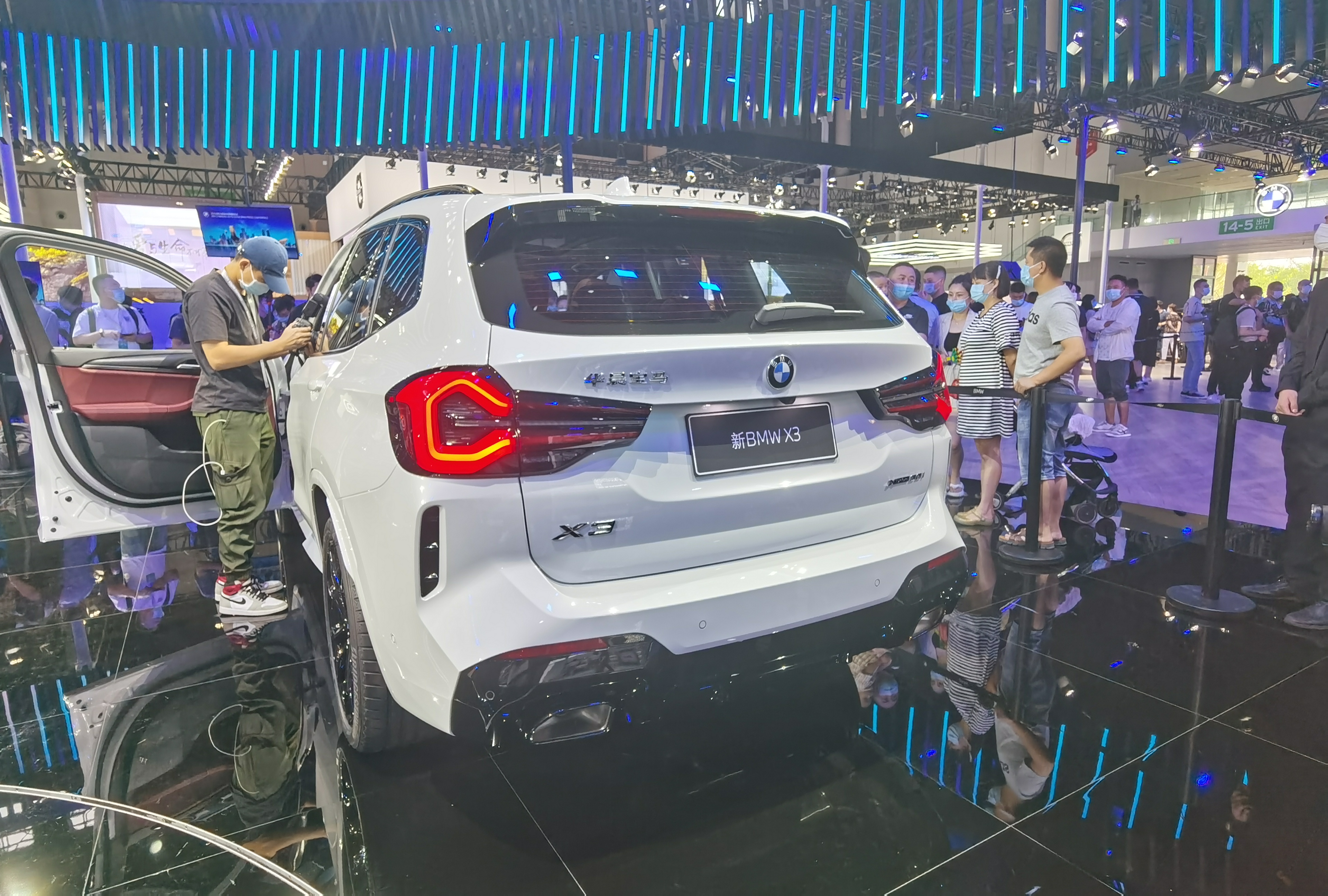 新增m曜夜套装,尺寸升级但有所减配,新款宝马x3 39.28万起售