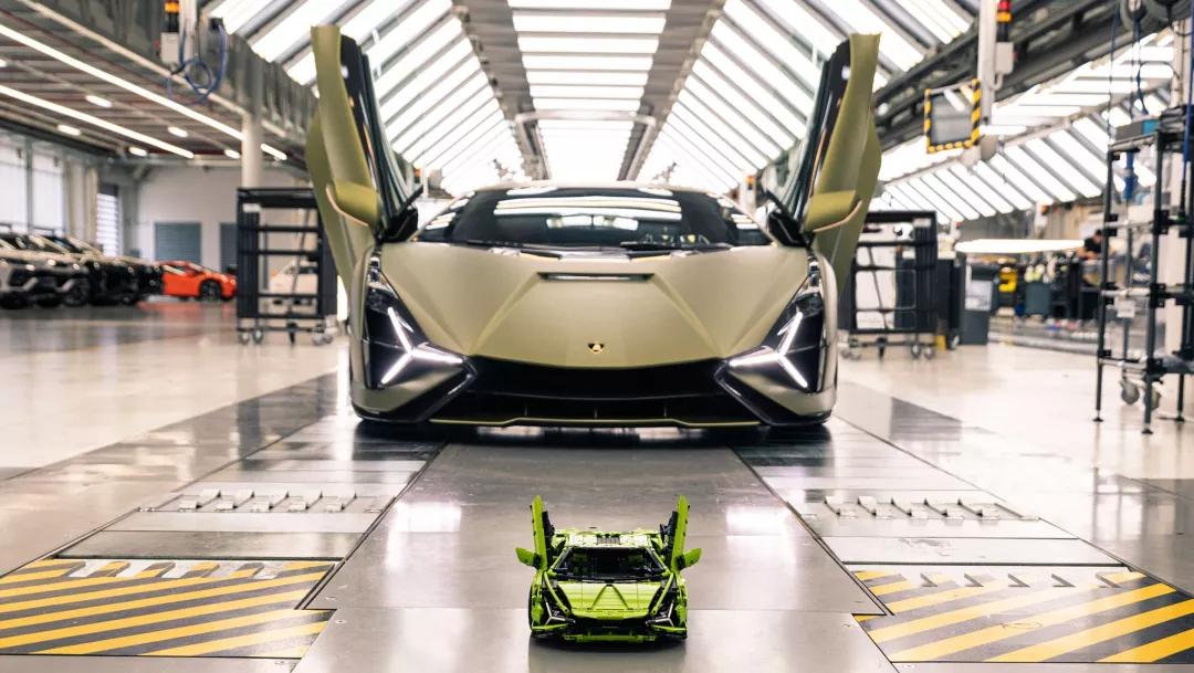 宾利即将推出纯电车型，而劳斯莱斯继续坚持V12