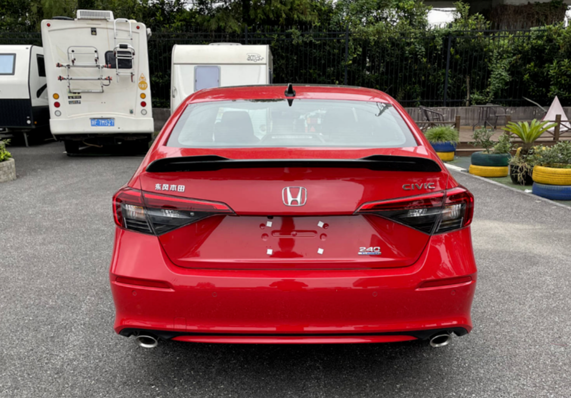 第11代思域实车曝光！1.5T+尾翼，内饰一个设计是败笔？