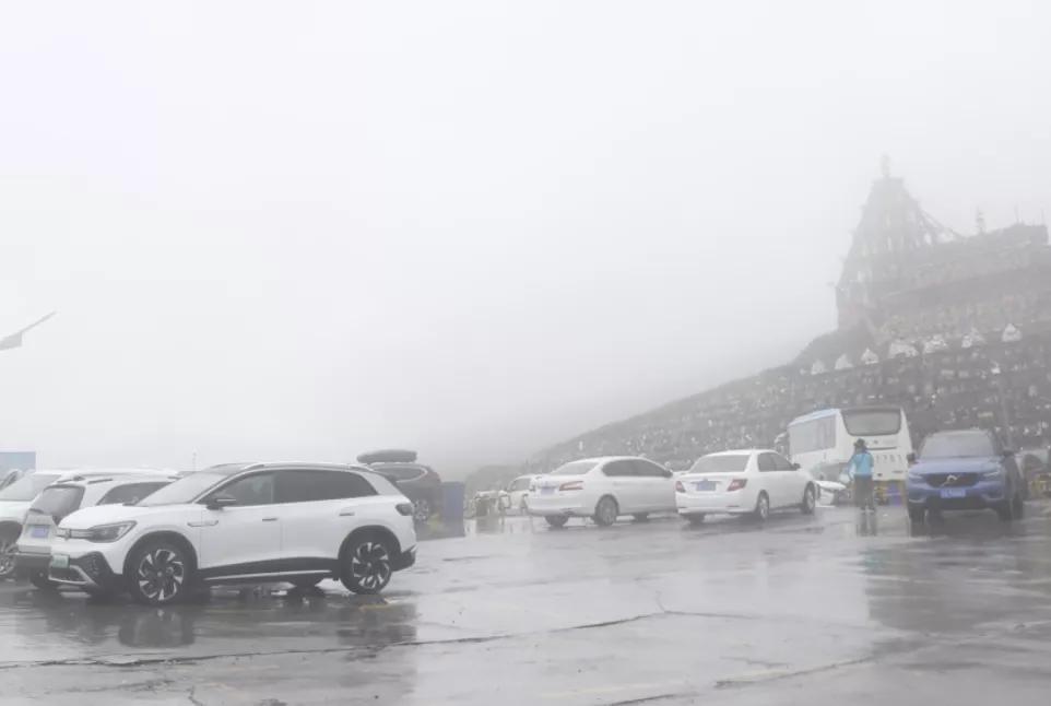 入门价都不到24万元，大众ID.6与特斯拉Model 3该怎么选？