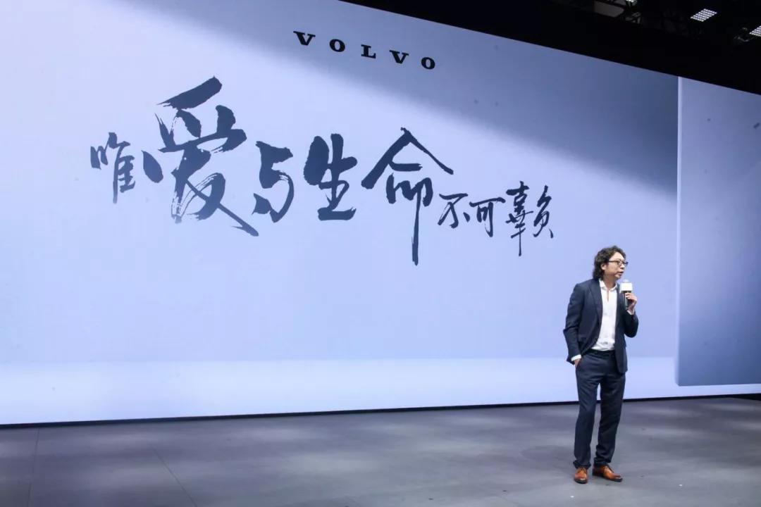 高圆圆在车展现场提车，沃尔沃凭何俘获国民女神的芳心？