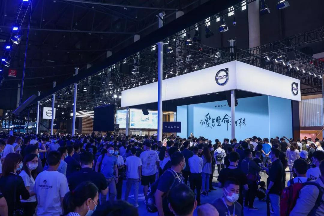 高圆圆在车展现场提车，沃尔沃凭何俘获国民女神的芳心？