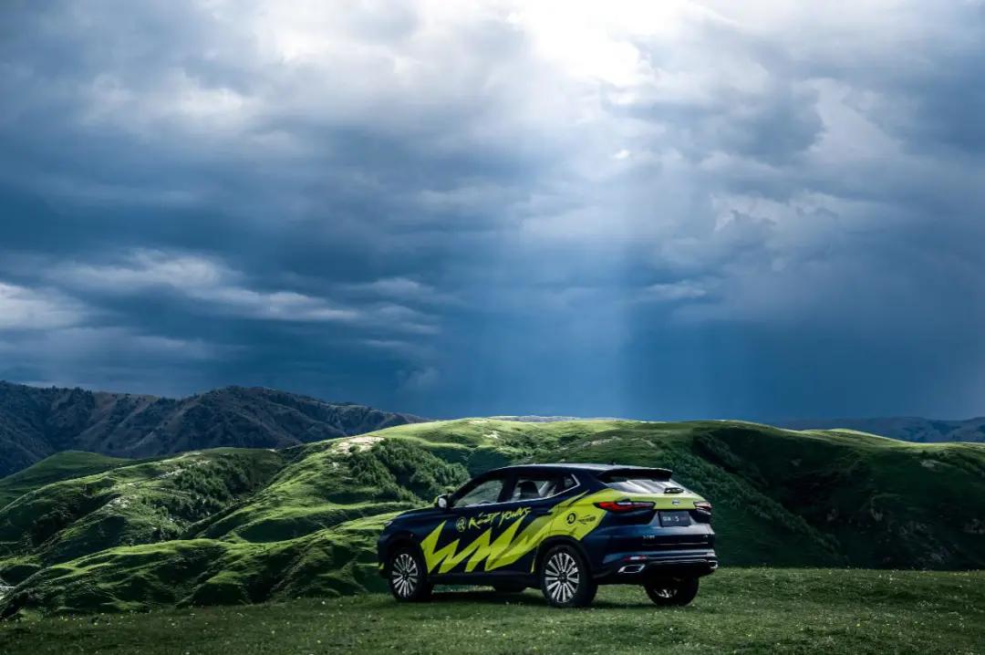 提供原厂双拼色，这台10万元级的“X5”不简单