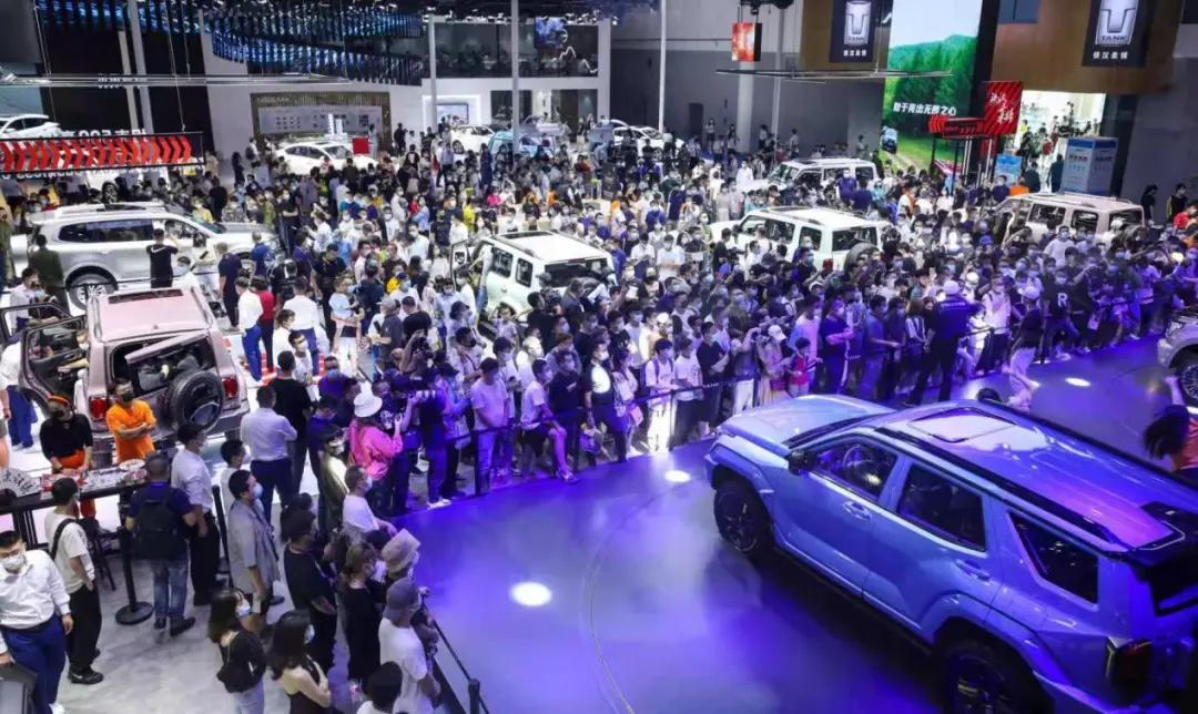 创造潮玩越野SUV新趋势!坦克品牌为什么变得更火了？