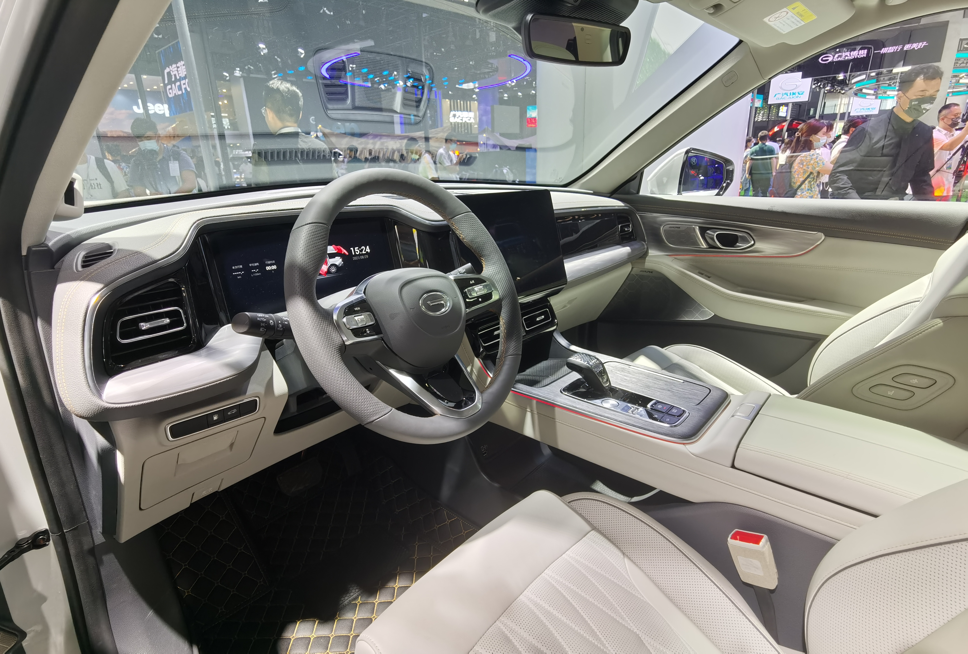 外观更霸气,搭丰田混动系统,全新一代传祺gs8亮相成都车展