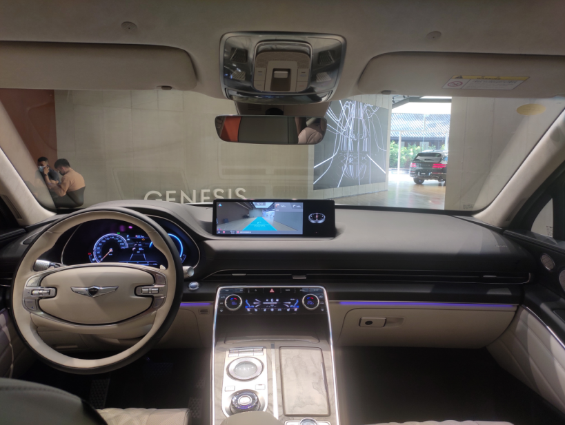 探店|那些不图赚钱也要开在太古里的汽车体验店，到底图啥？