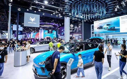 极狐正在织的两张网，一张能源网，一张服务网