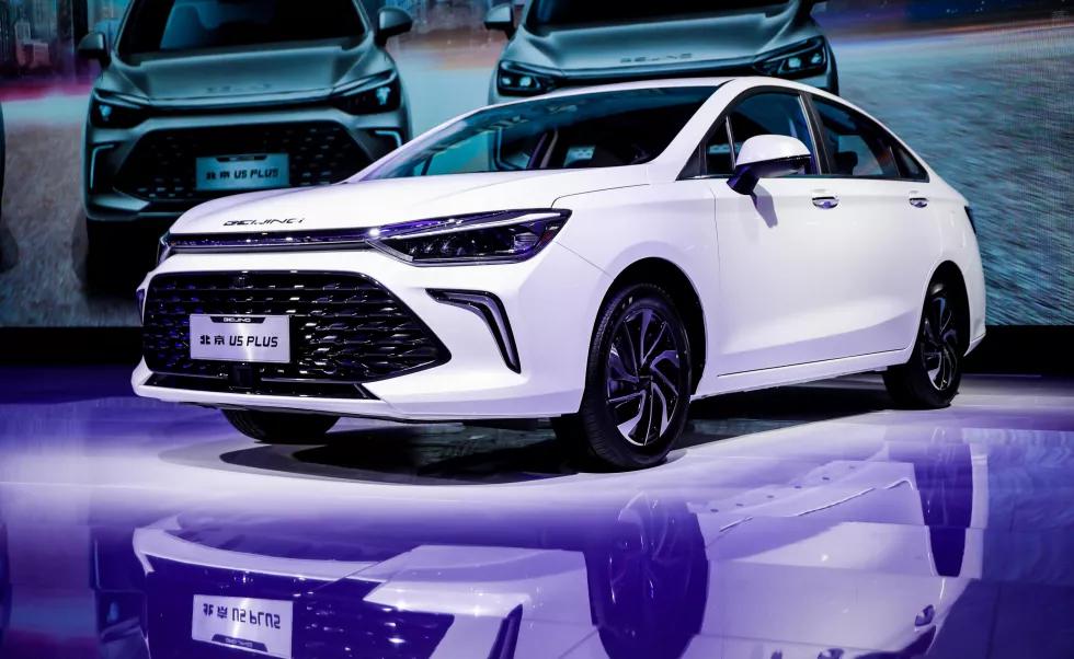 把车丢进冰窟、与杜卡迪比加速，北京汽车挺会玩