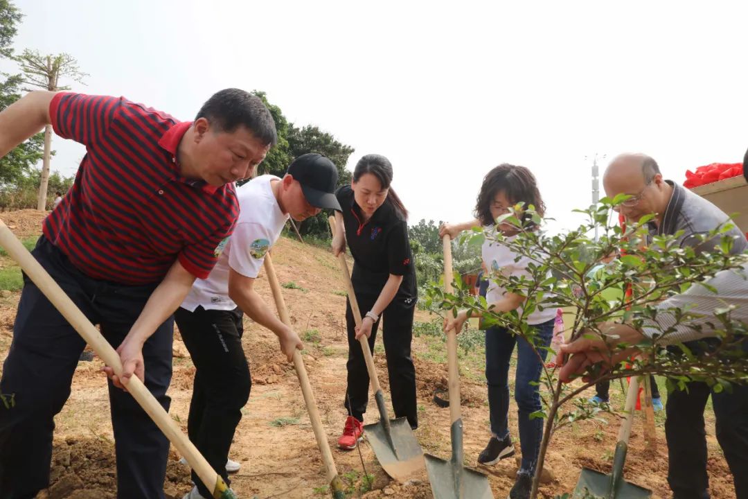 奥运冠军携网友一起植树！第三届网友植树节在盈香顺利举行