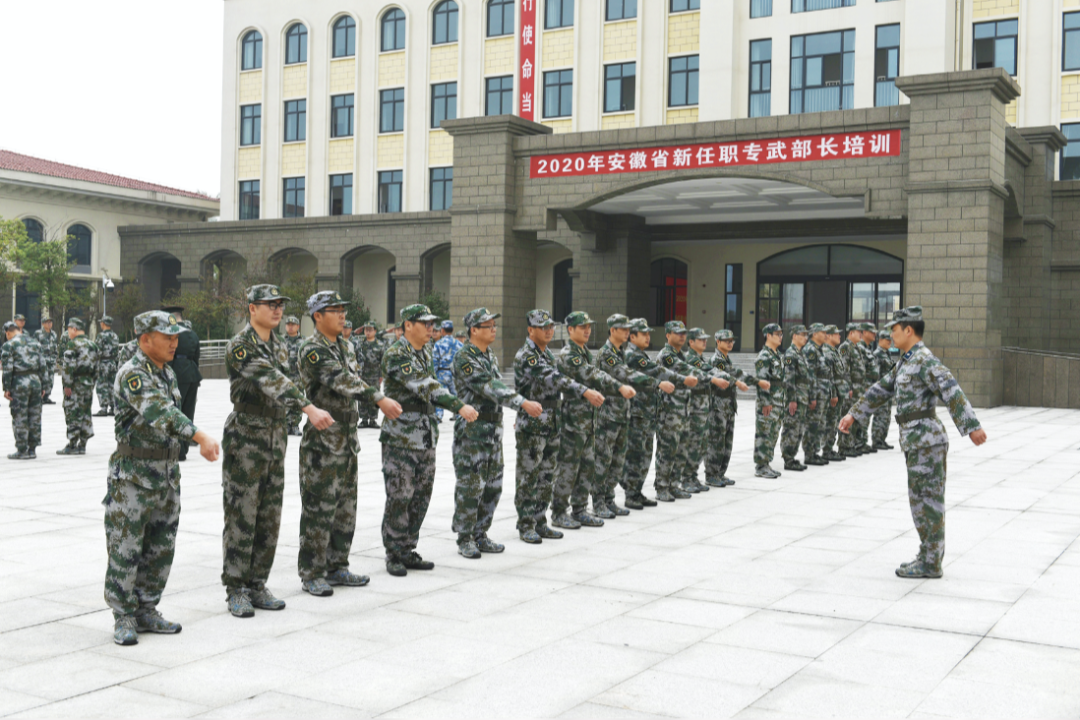 这孩子前途算完了！大学生拒服兵役被除名，学校不予办理复学手续