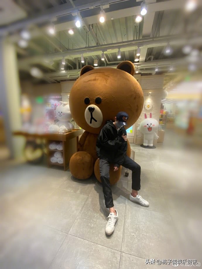 杨幂魏大勋恋情实锤后罕见默契，同时发文为何炅庆生