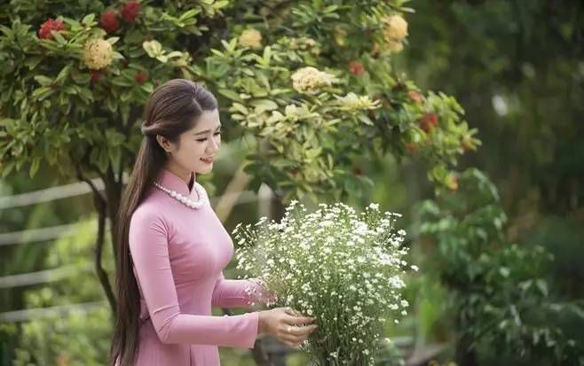 柬埔寨美女家里有甘蔗林，但就是没有男朋友，