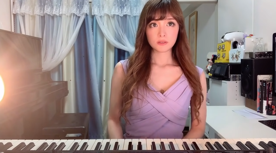 韓國妹子Leezy全身絲襪彈鋼琴，你到底是讓網友聽還是看啊