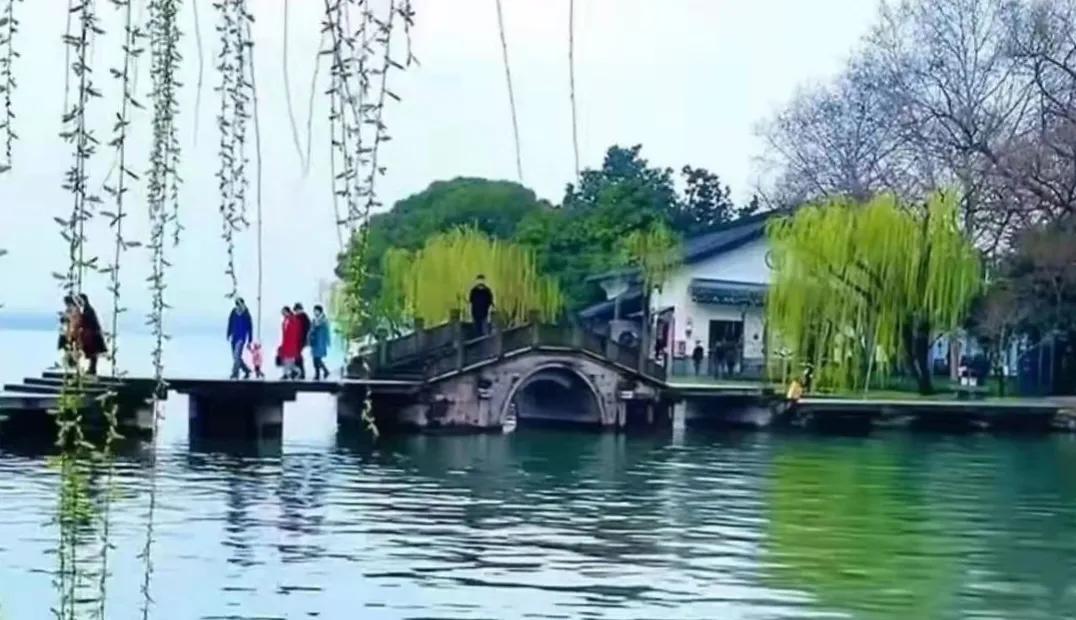 春天的脚步（现代诗）-第1张图片-非凡网