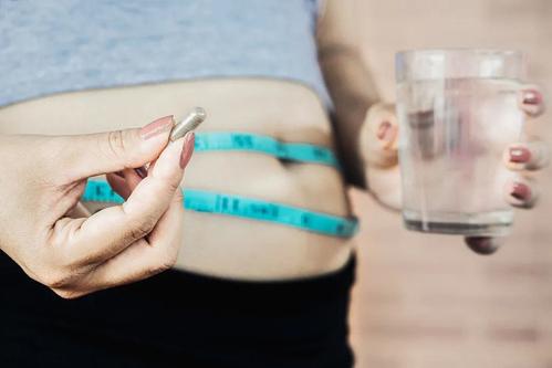 吉娜郎朗被点名批评蚂蚁腰的背后戳中了多少女性的身材焦虑