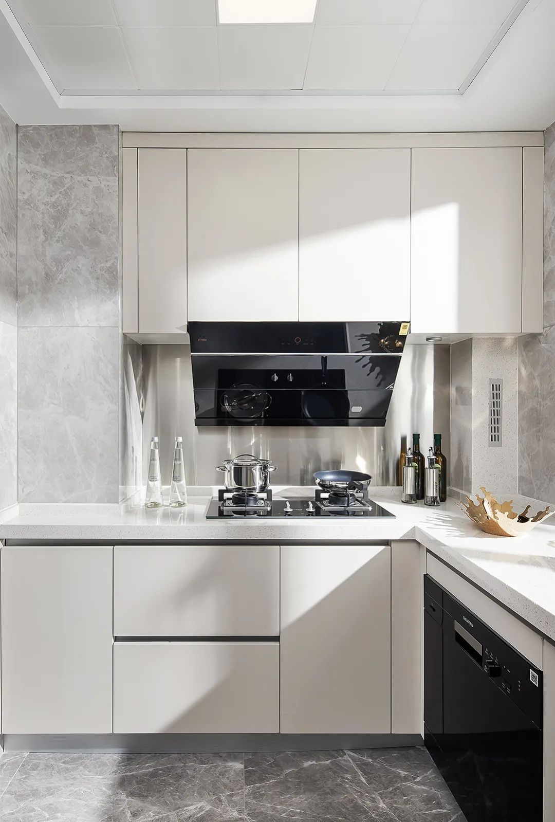 科普 ┃ 厨房台面要实用还是颜值？小孩子才做选择！┃ 南京装修