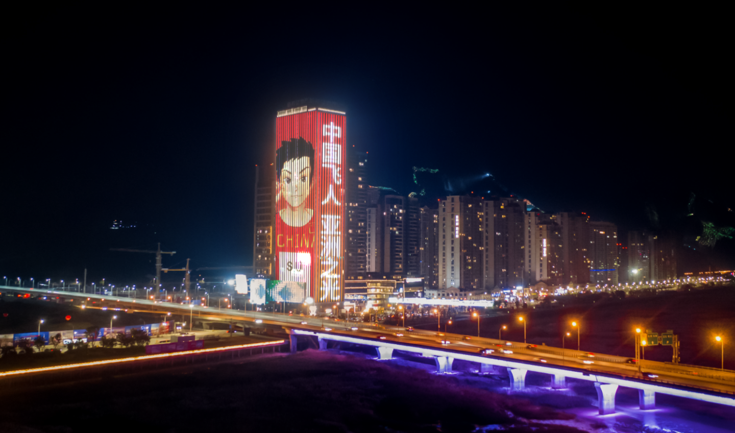 苏炳添9.83秒封神！亚洲*奥运地标无人机广告应援，赢了