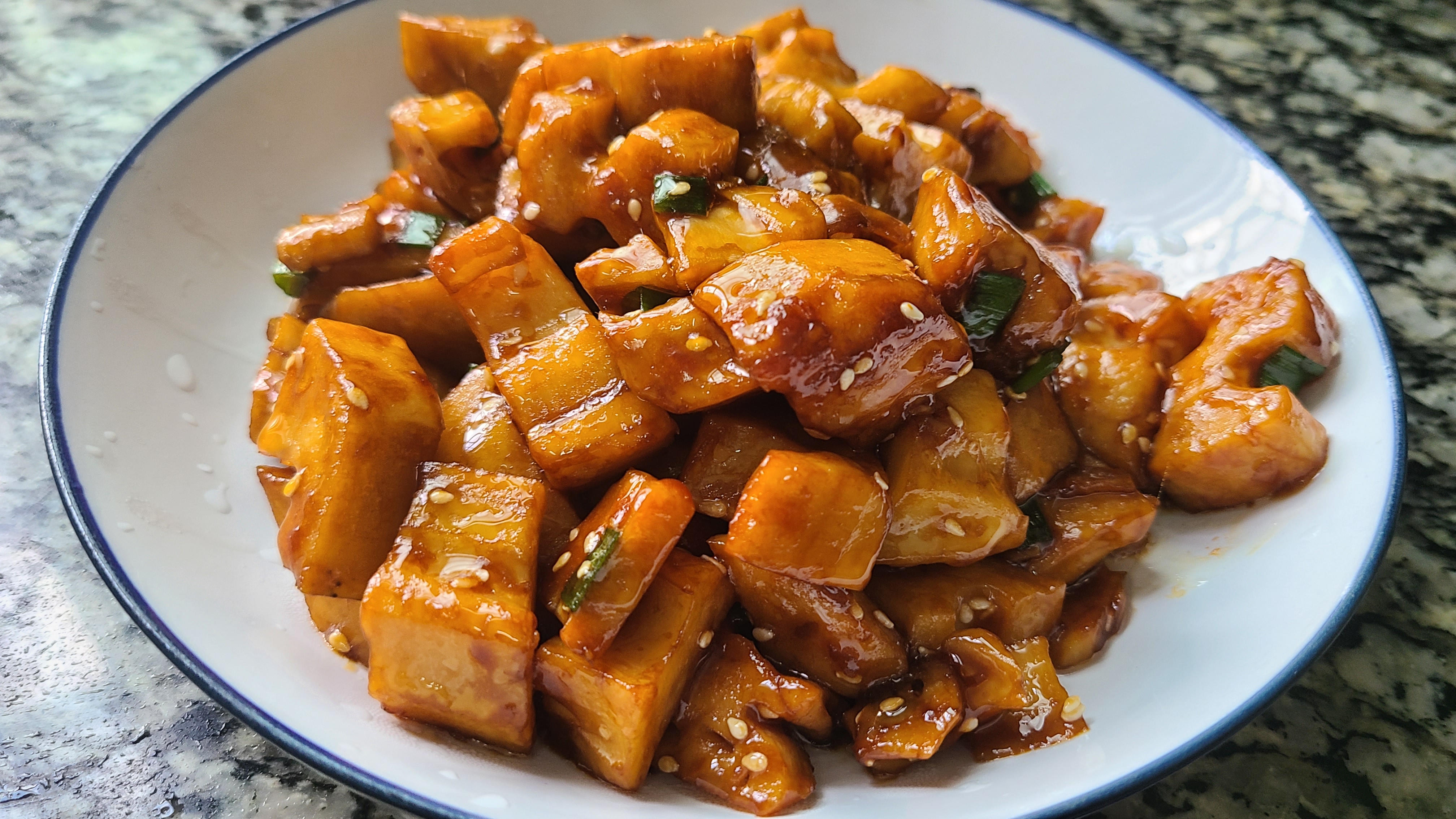 蓮藕的家常做法，不用加肉也很好吃，看著肚子都餓了
