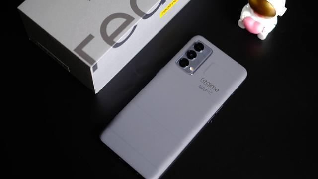 颜值兼具性能 realme GT 大师系列发布，“质在必得”拼翻红米