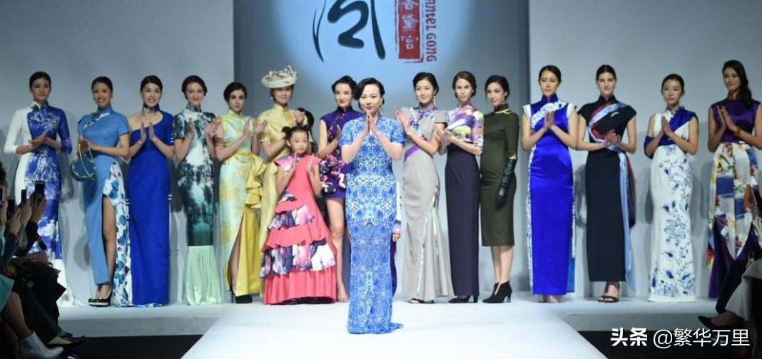 越南的奥黛，女孩标配，与中国旗袍，到底有多大的不同？