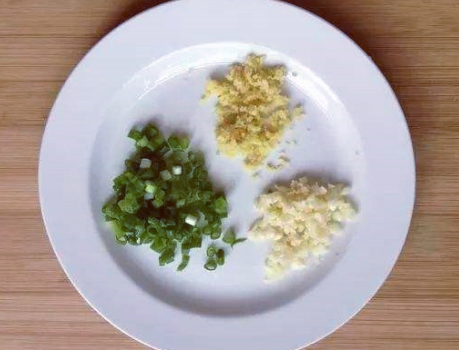 图片[3]-清炒丝瓜的做法步骤图 丝瓜翠绿脆嫩不发黑-起舞食谱网