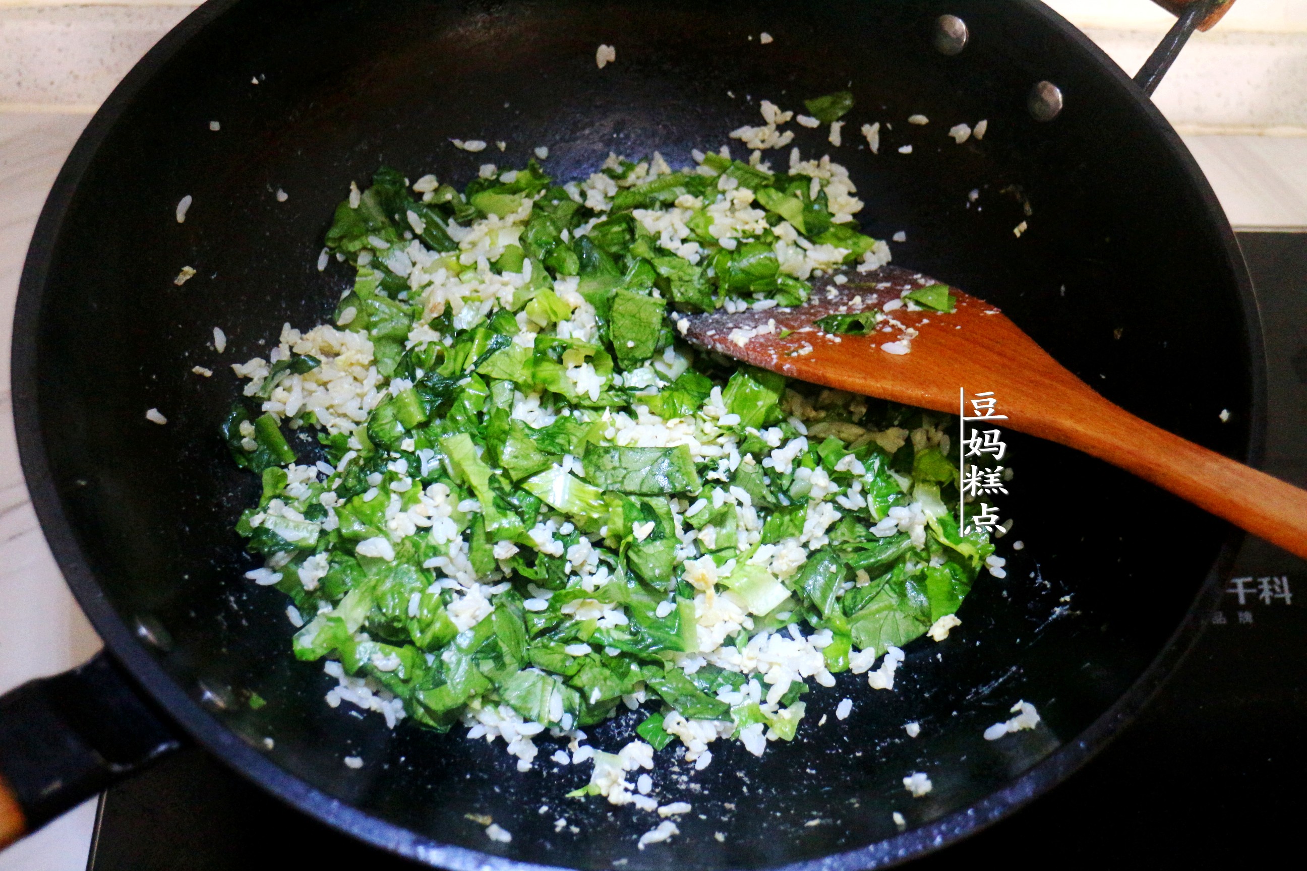 炒饭新吃法，加1把蔬菜，健康好吃，营养不浪费
