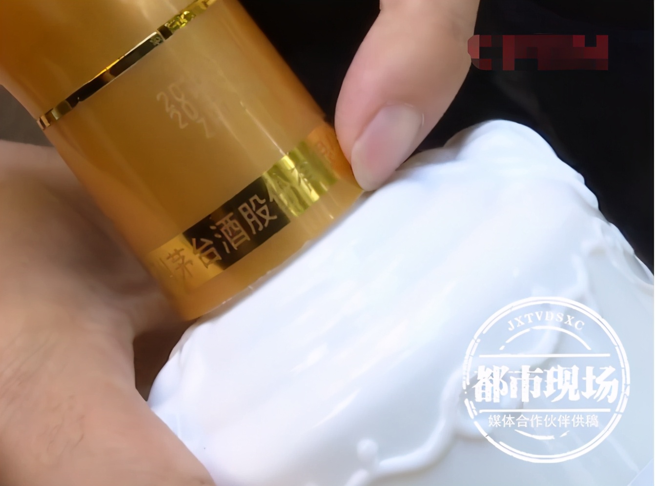 在网上买“茅台王子”酒，12瓶酒全是假的，商家