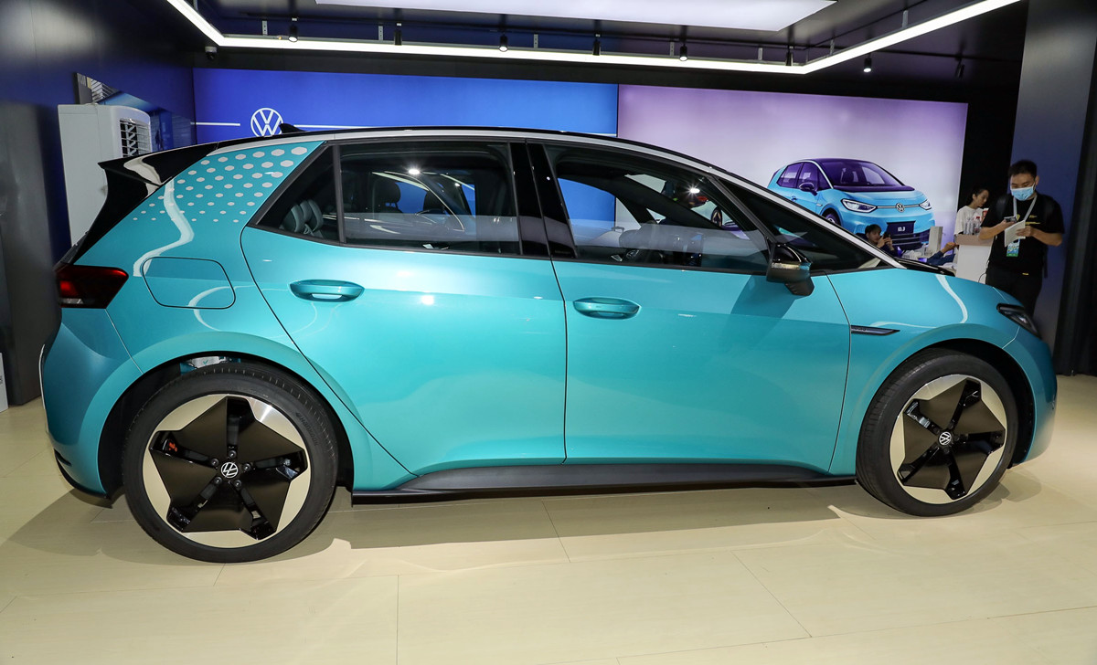 大众打造的全新两厢车,轴距超高尔夫,车标会发光,预计13万元起