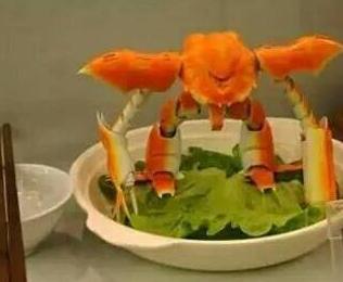前有手工大佬用蟹壳拼机器人，今有日本网友用螃蟹设计坦克