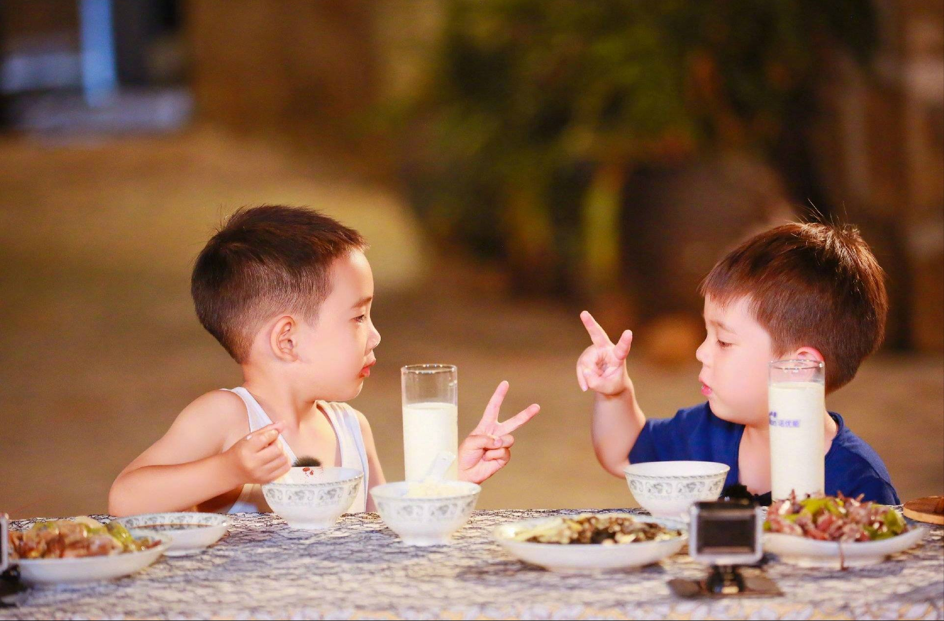 應采兒透露Jasper轉學到香港，希望他考上清華北大或耶魯