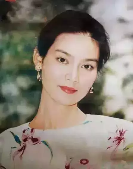 64岁潘虹离婚后出家:我输了婚姻,却赢了人生