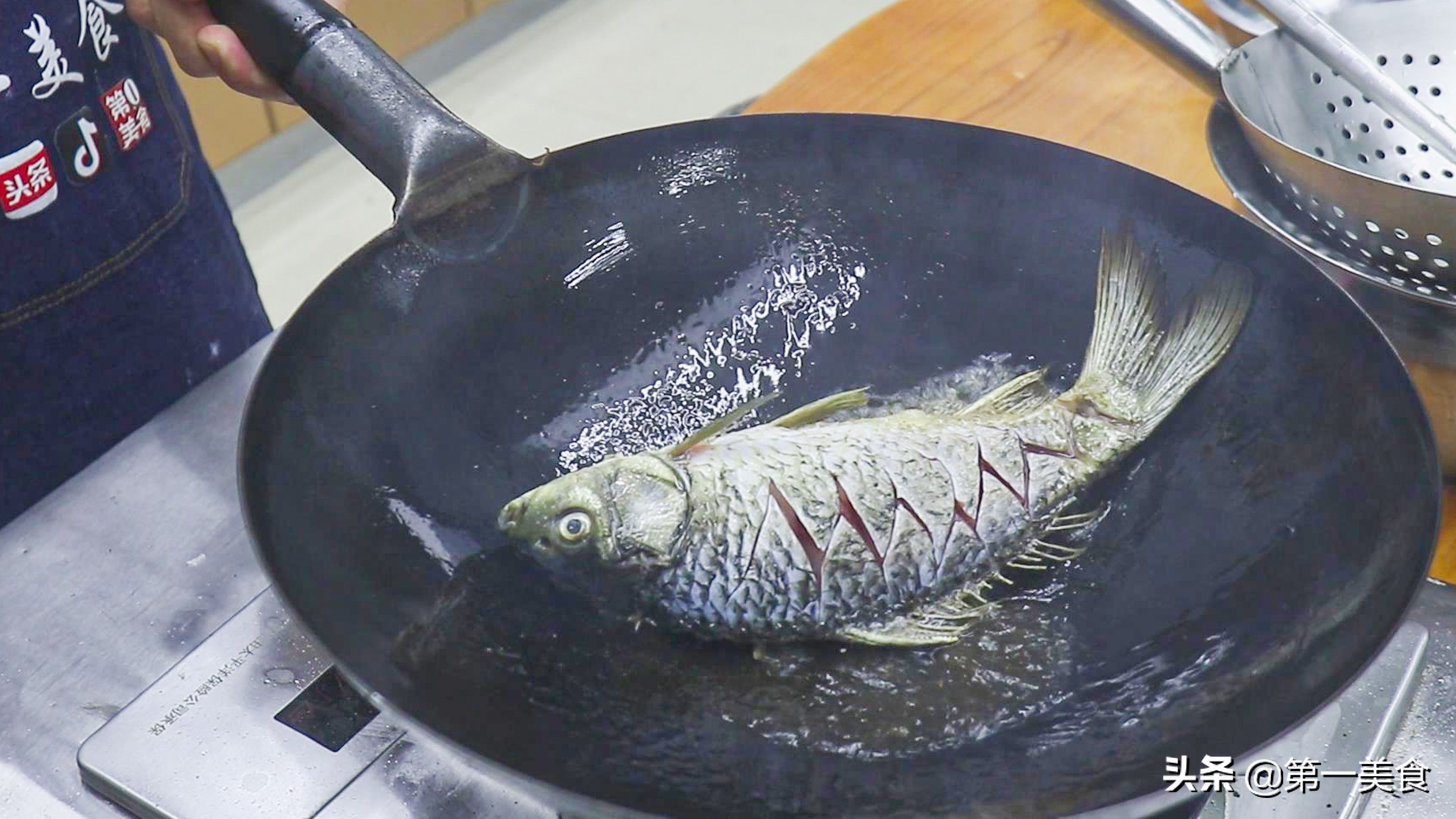 图片[4]-鲫鱼汤的做法做法步骤图 汤鲜不腥不破皮-起舞食谱网