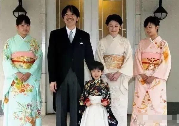 日本皇室年收入4亿，为何要赶走所有公主？背后藏着这样的祸端