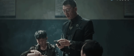 花2000万越狱，50小时再被抓：《扫黑风暴》映射不寒而栗的现实