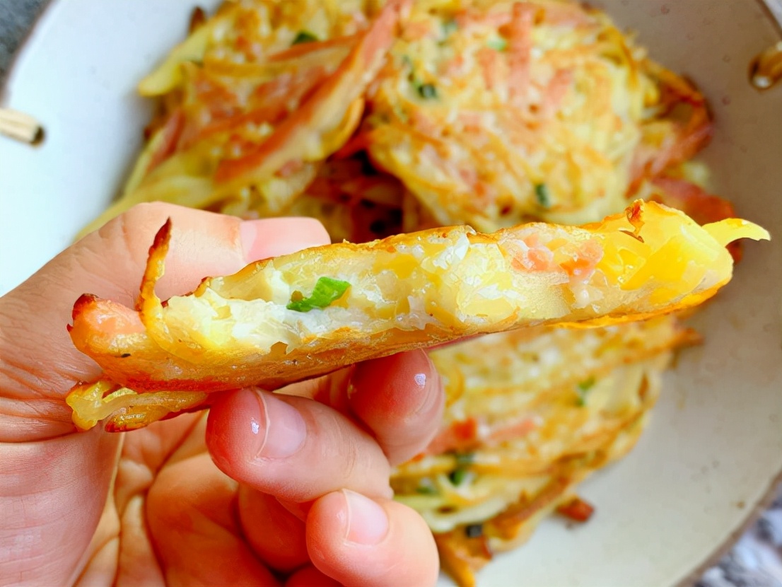 软糯好吃的早餐土豆饼，简单又惊艳，简直不要太好吃