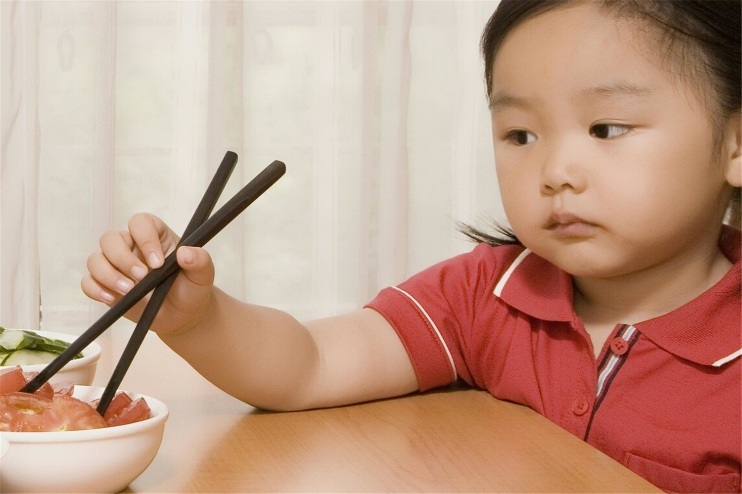 孩子不会用筷子，是不是发育落后？别焦虑，你需要一些技巧