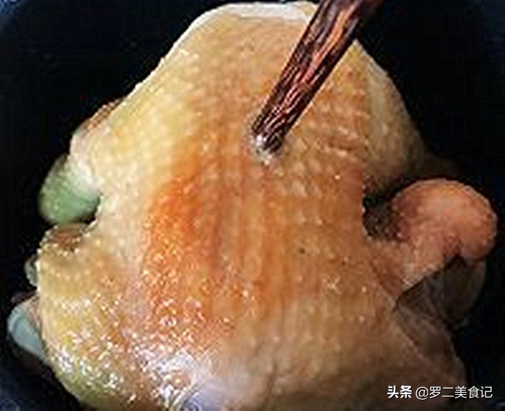 广东的盐焗鸡太香了，电饭煲就能做，一个星期做一次，吃着太香了