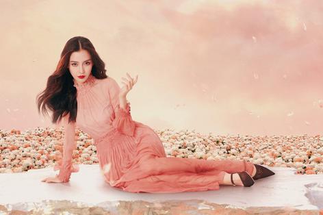 Yang Zi ＆ plum now again fit! Modelling of red carpet of 10 female stars gives birth to graph Vs essence to repair