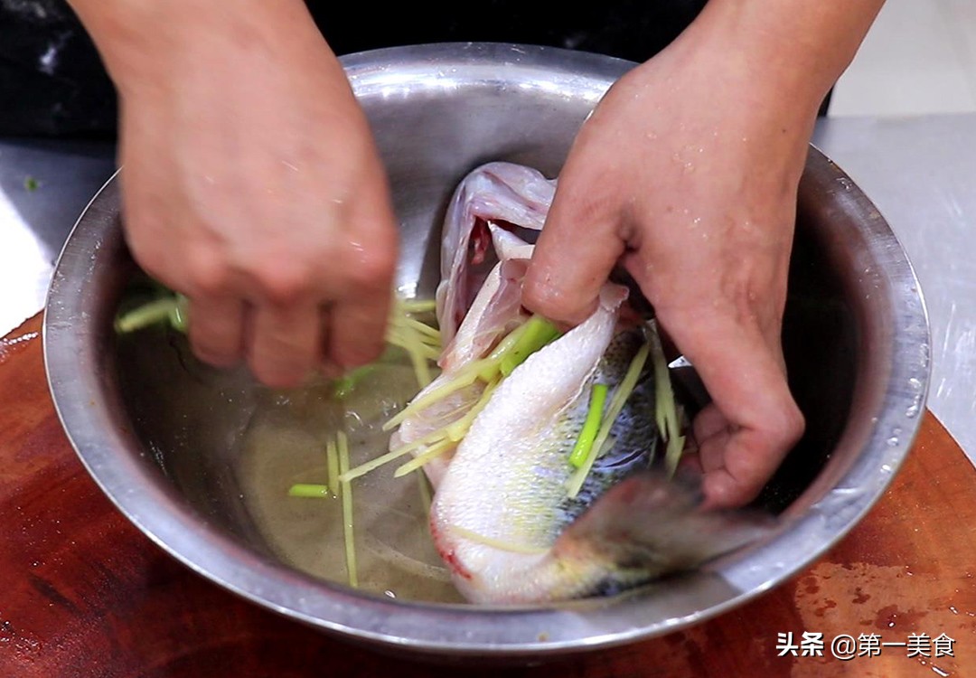 图片[3]-【红烧鲈鱼】做法步骤图 厨师长分享详细做法-起舞食谱网