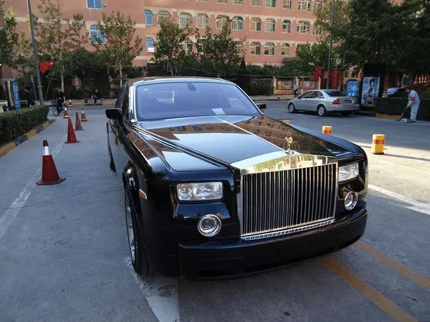 13岁就被富豪看上，花了6年终于追到手，婚后劳