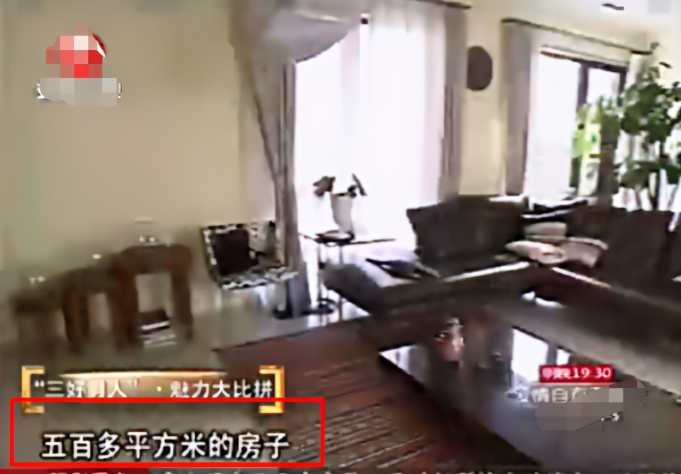 64岁张丰毅身材健硕，住奢华豪宅，对亲儿子继女