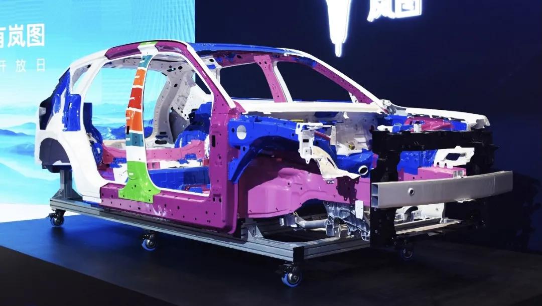 比ES8续航里程长、比理想ONE动力强，岚图FREE很强势