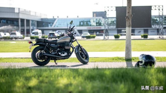 试驾横置双缸摩托——摩托古兹 V9 Bobber 纯正的意式大餐