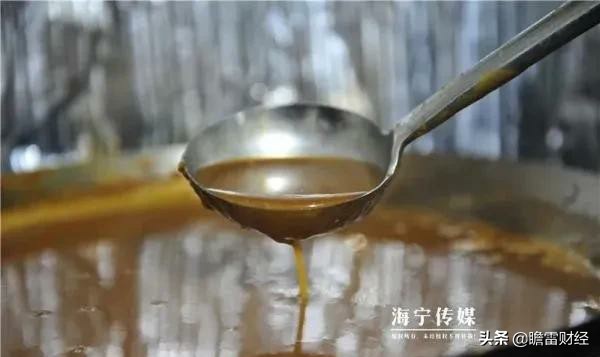 90后美女卖凉皮，配料独特，两月开上宝马，3年