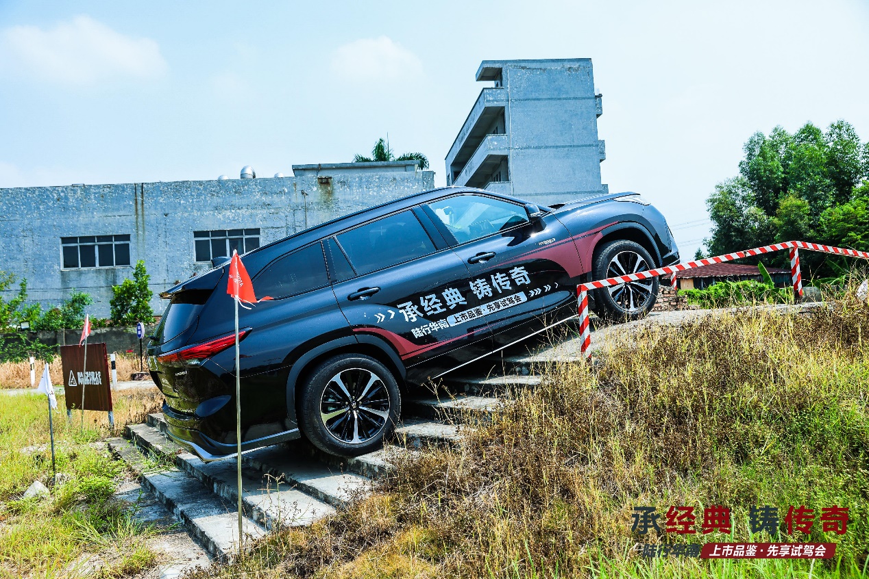 试驾皇冠陆放：酷得不像一台7座日系SUV
