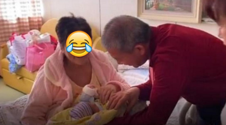 48岁蔡少芬与2岁儿子同框，网友嘲讽“蔡奶奶”，高龄生娃不提倡