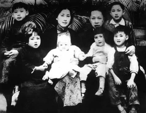 叶挺夫妇空难牺牲后，后人结局：次子成将领，