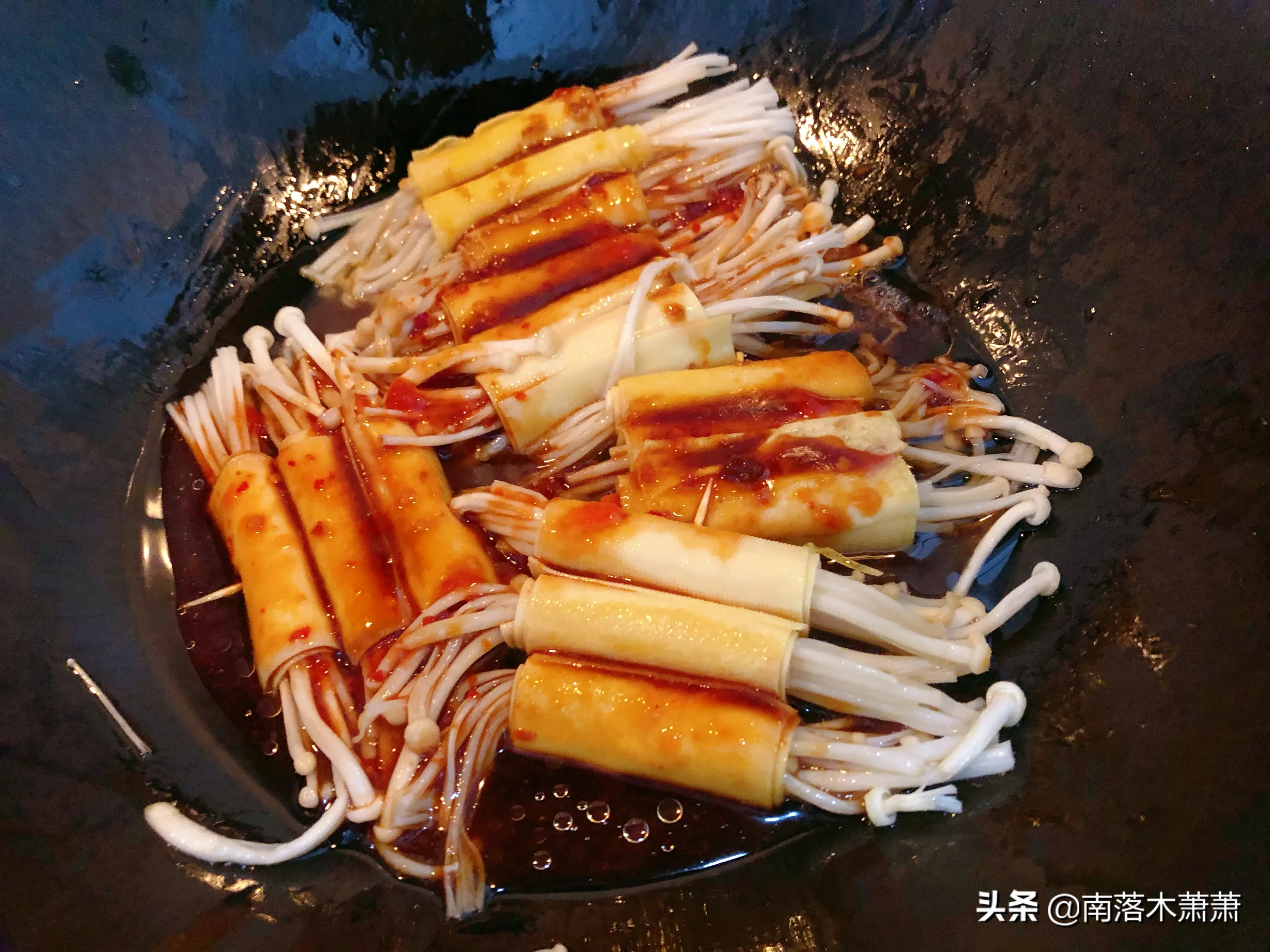 Enoki mushroom and dried tofu are a hundred times more delicious than fried and grilled, especially the thick sauce