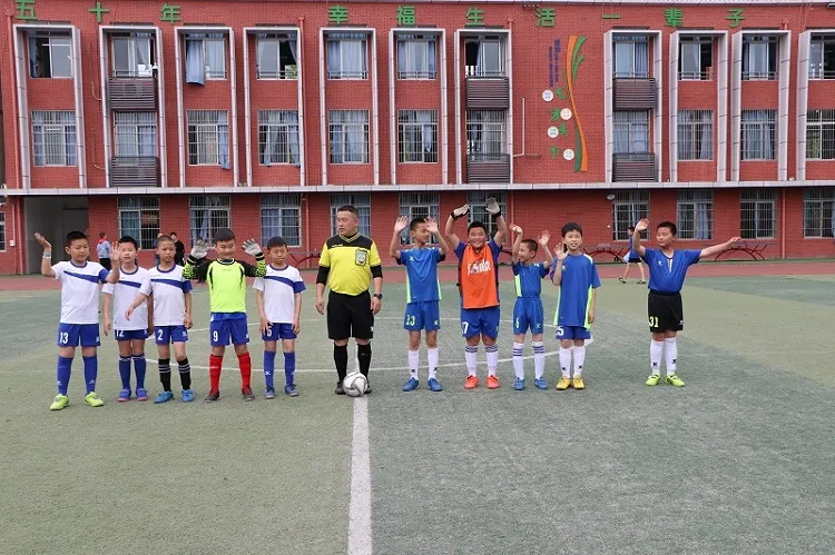 贺丨双流区彭镇小学足球队在区级足球联赛中提前锁定小组全部出线