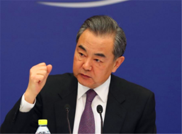 约翰逊输了？中国见招拆招进行反制，英国终于